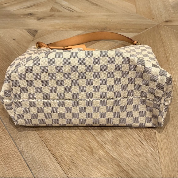 Excellent Condition!  Louis Vuitton Graceful in Damier Azur pattern. - Picture 3 of 15